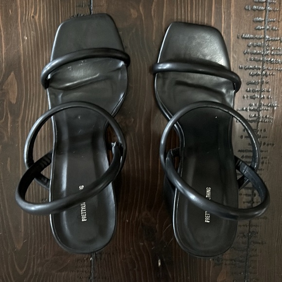 Strappy black heels - Picture 4 of 4